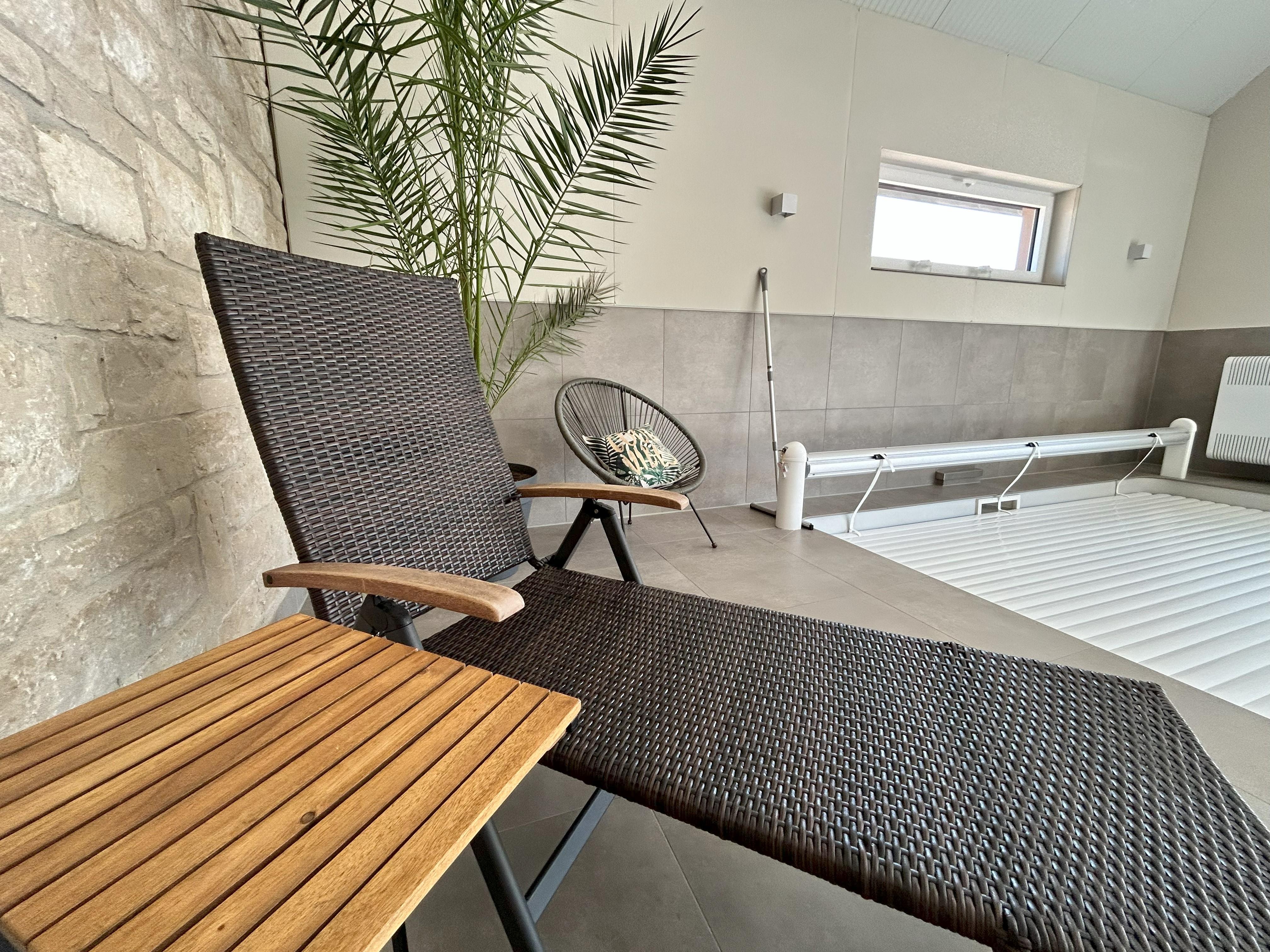 Pool mit Liege