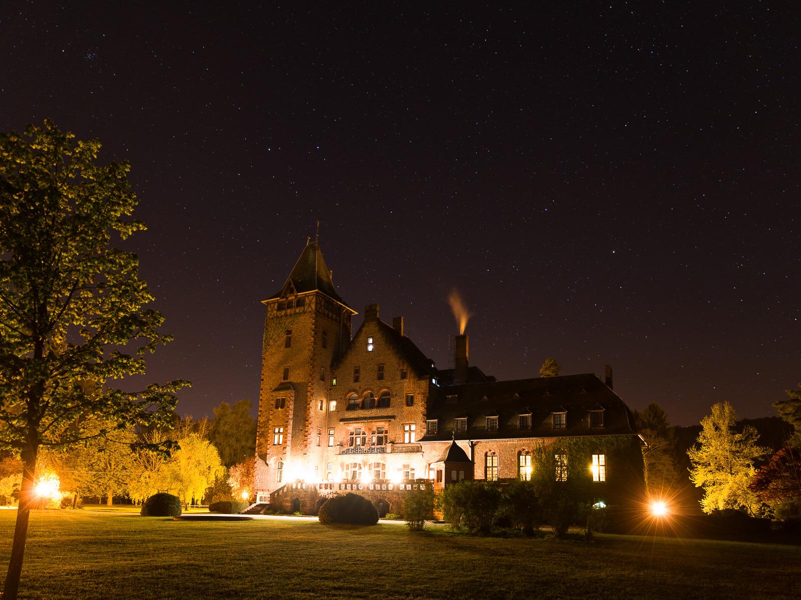 Schloss Saareck bei Nacht