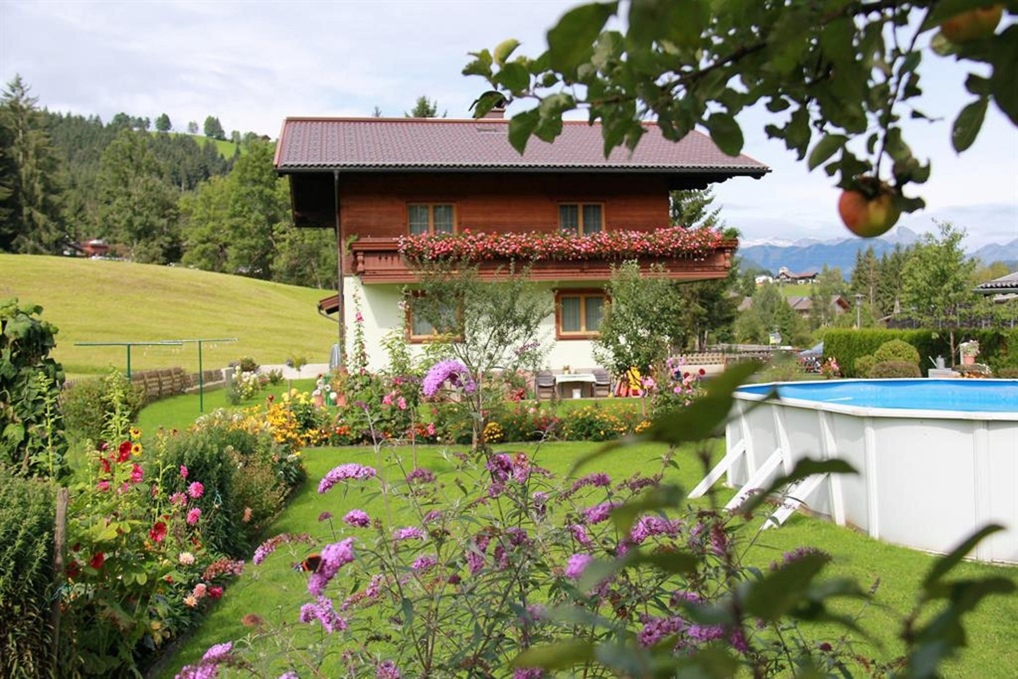 Haus Alpengluehn mit Garten und Pool