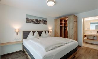 bett-zimmer-schlafzimmer-appartements-hammerrain-f