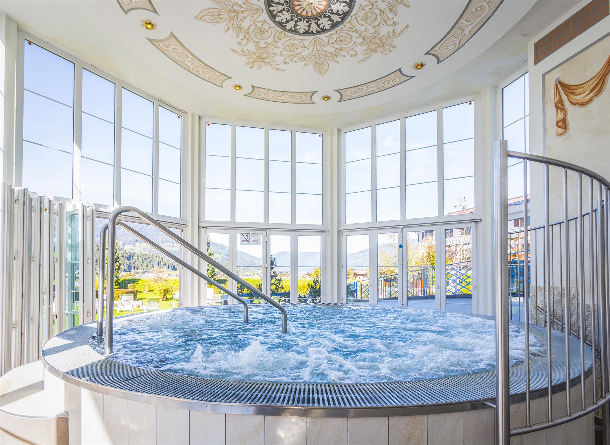Whirlpool-Indoor