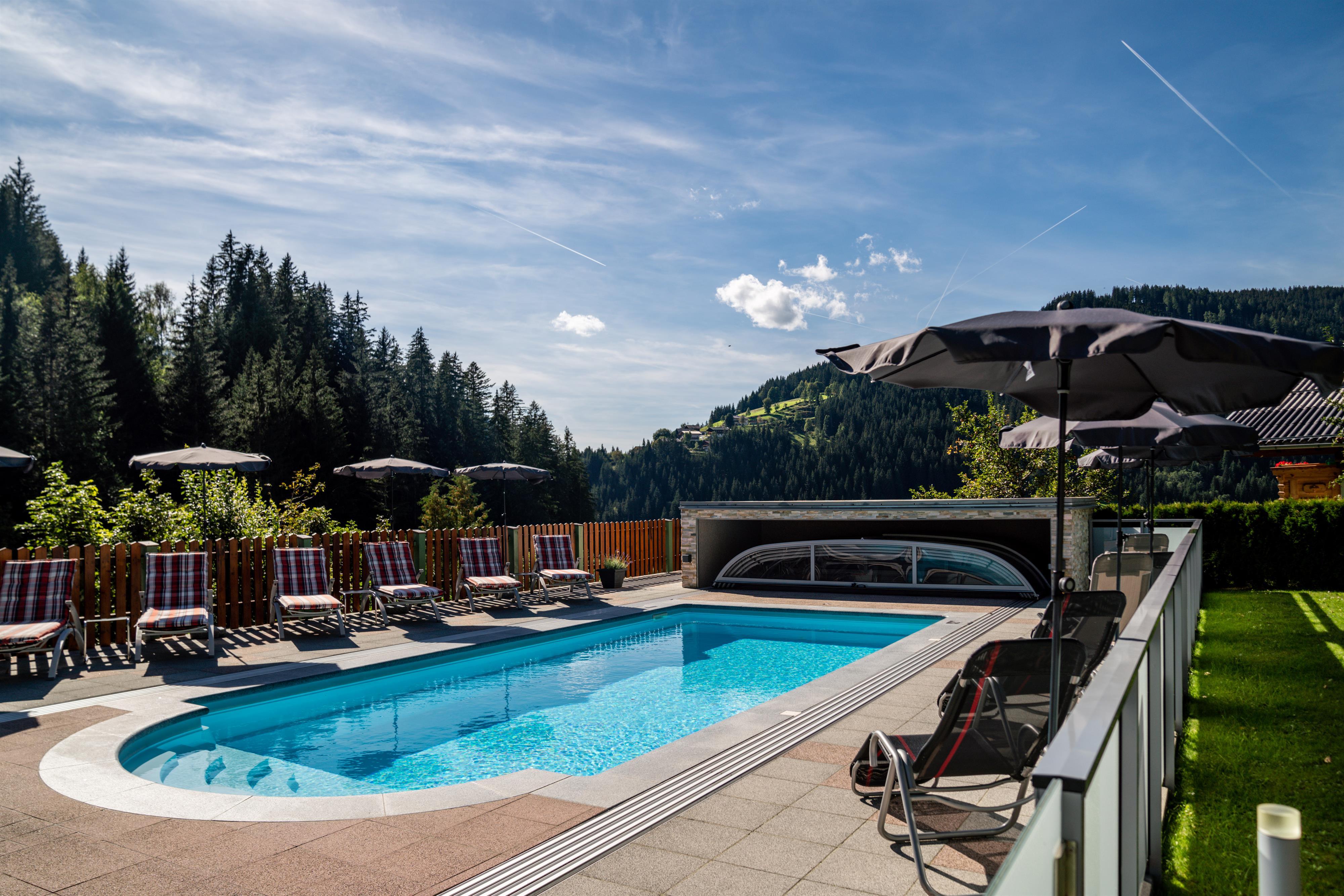 Schwimmbad mit Kleinberg