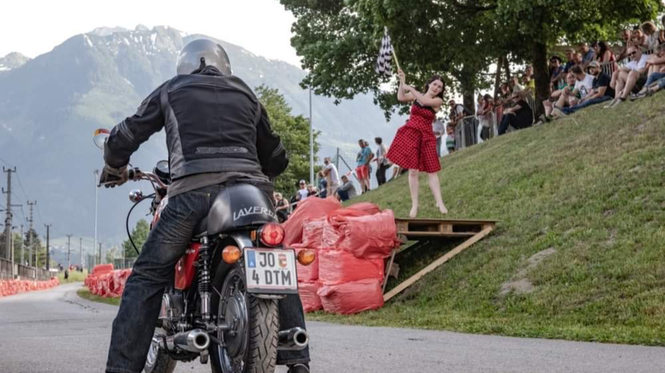Sloping Wheels – Motorrad Event