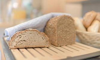 frisches-brot-fruehstueck-gross