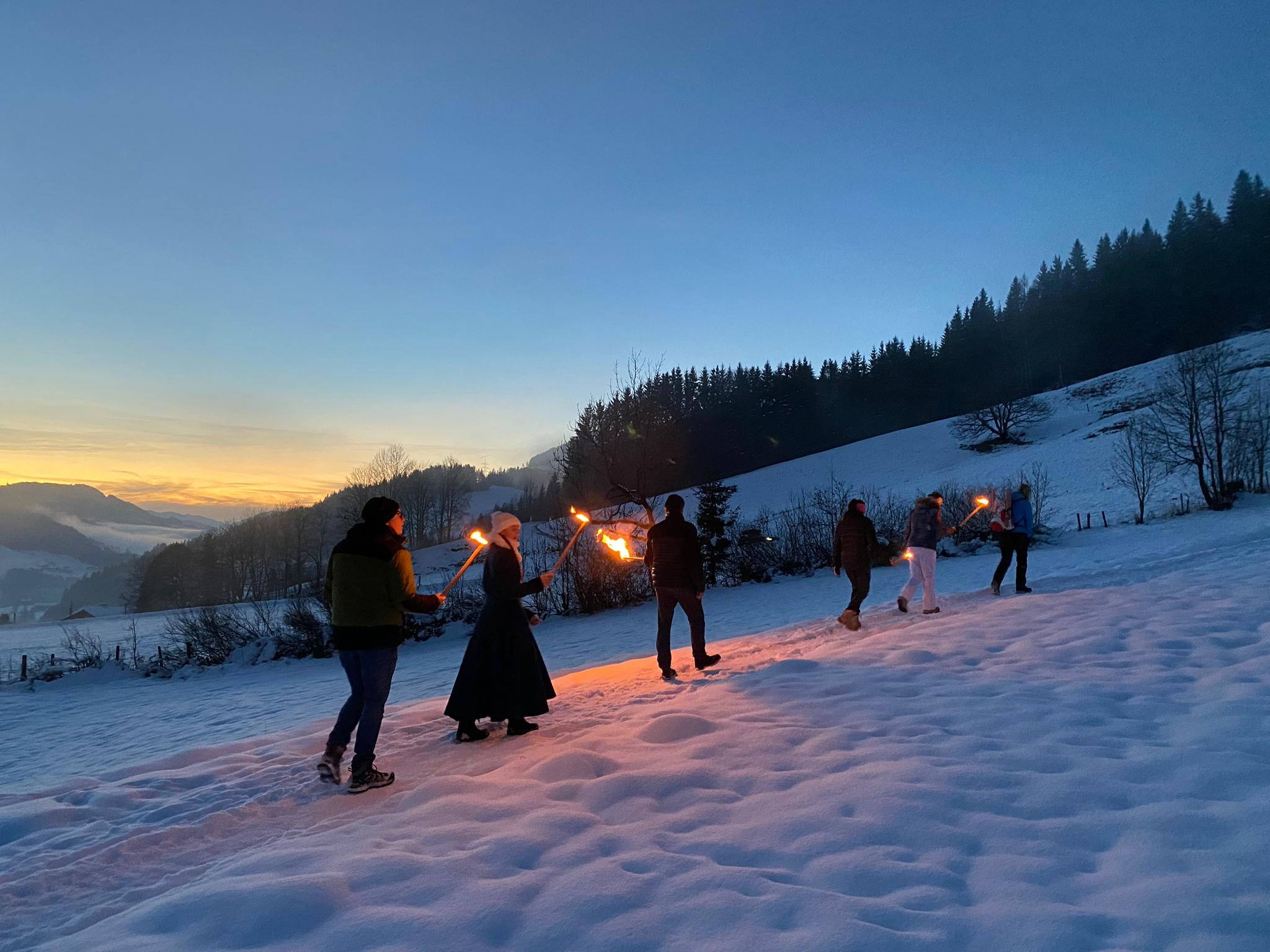 Fackelwanderung zur Adventlesung