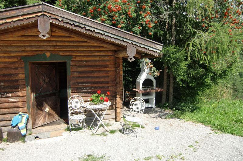 Barbecue hut
