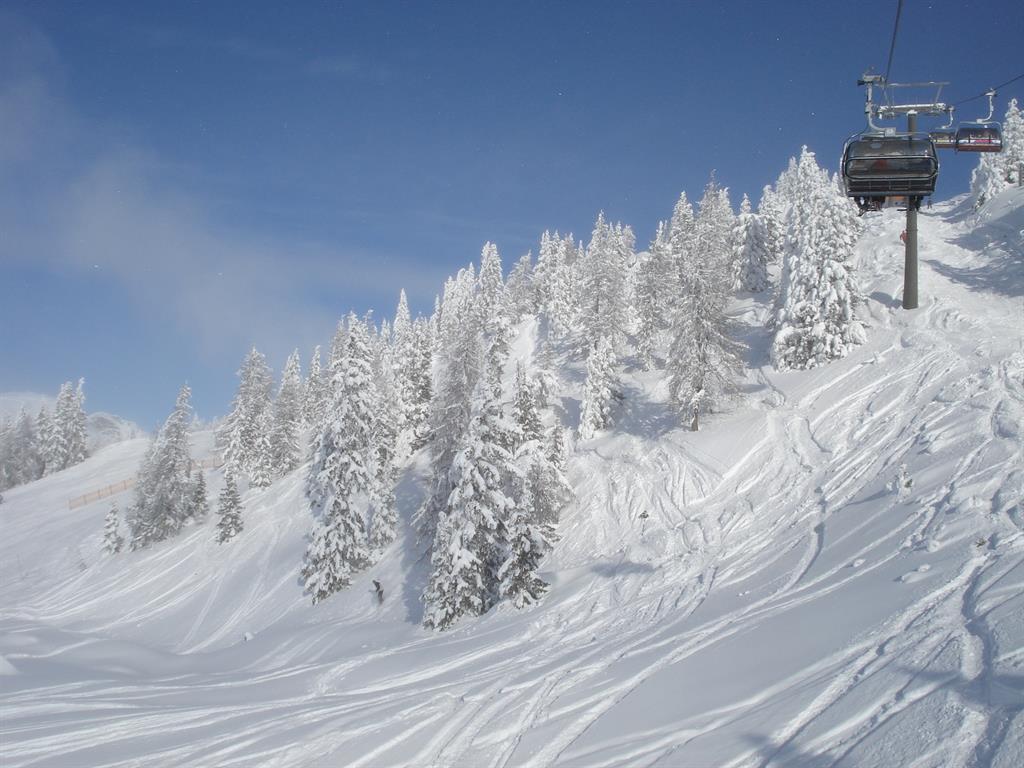 Ski Amade4