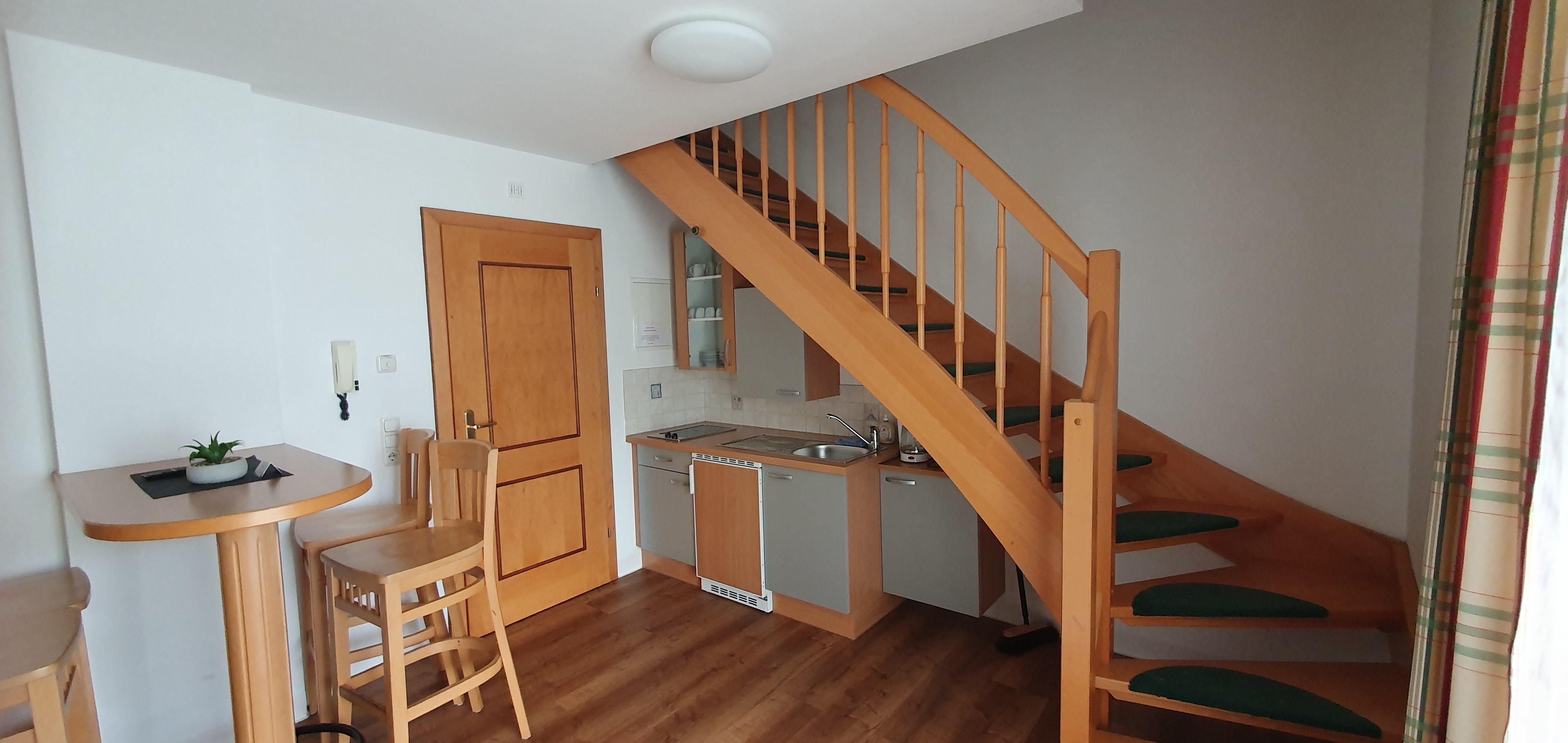 Küche und Stiege