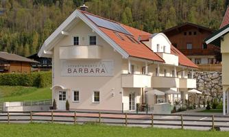 Barbara aussen Sommer