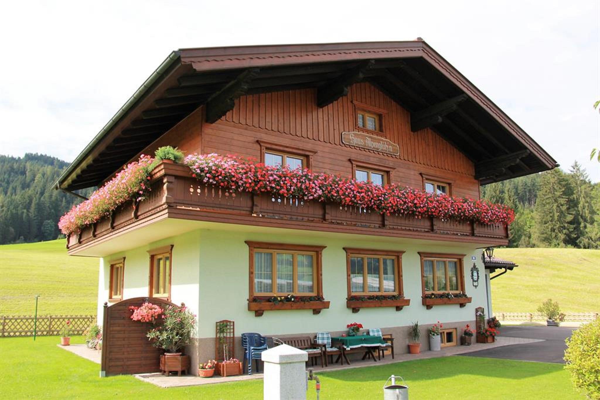 Hausansicht Sommer