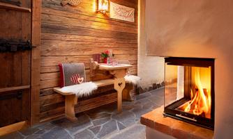 Private reclaimed wood sauna – relaxation in alpine style.<br/>Pure wellness in a cozy atmosphere: The stylish sauna made from fine reclaimed wood offers soothing warmth and relaxation after an active day in the mountains. The harmonious combination of natural materials, gentle lighting, andloving details creates a comfortable retreat ambiance. Right next to it, a cozy relaxation area with snug lambskin, heart decorations, and fresh spring water invites you to unwind and breathe deeply – the perfect place for body and soul.