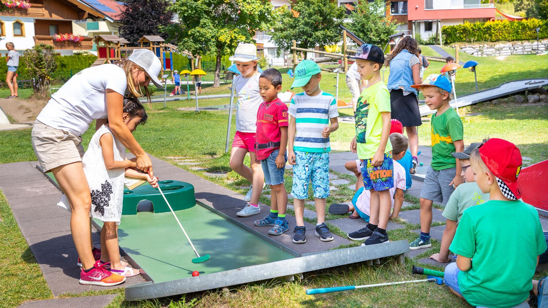 Kinderspiel – Minigolfturnier
