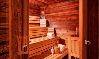 Pure relaxation in the stylish sauna. Experience comforting warmth and complete relaxation in the high-quality equipped Finnish sauna. Soft, indirect light creates a calming atmosphere that makes you forget everyday life immediately. Perfect for anyone looking to regenerate after a tiring day or simply do something good for body and soul.