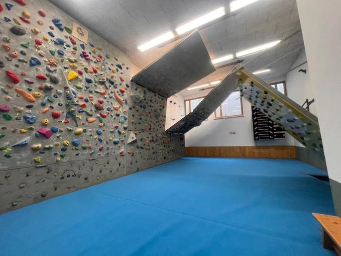 Boulderbase Flirsch - Klettergruppe Arlberg