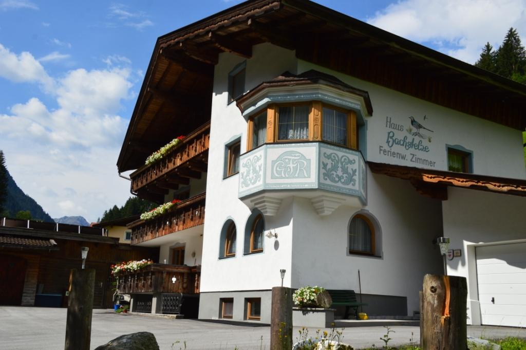 Bachstelze Dreibettzimmer mit Selbstversorgerraum Ferienwohnung  Tirol