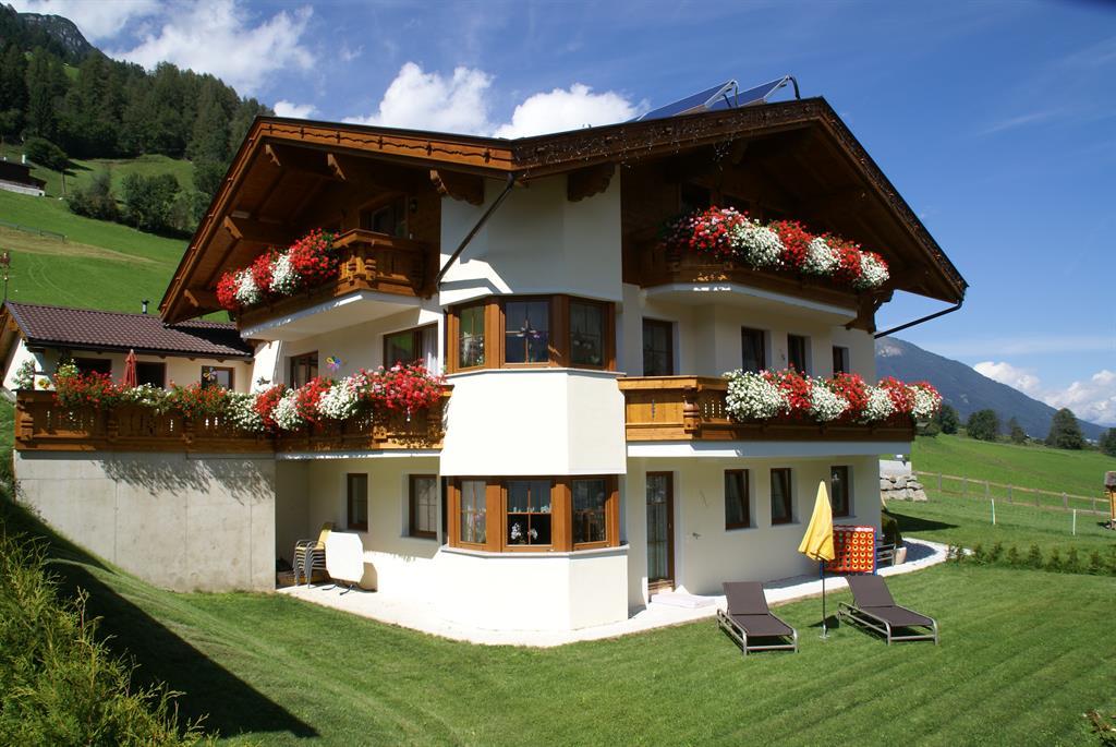 Sonnenschlössl Appartements Pinnisblick Ferienwohnung  Tirol