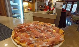 Pizzeria Dora