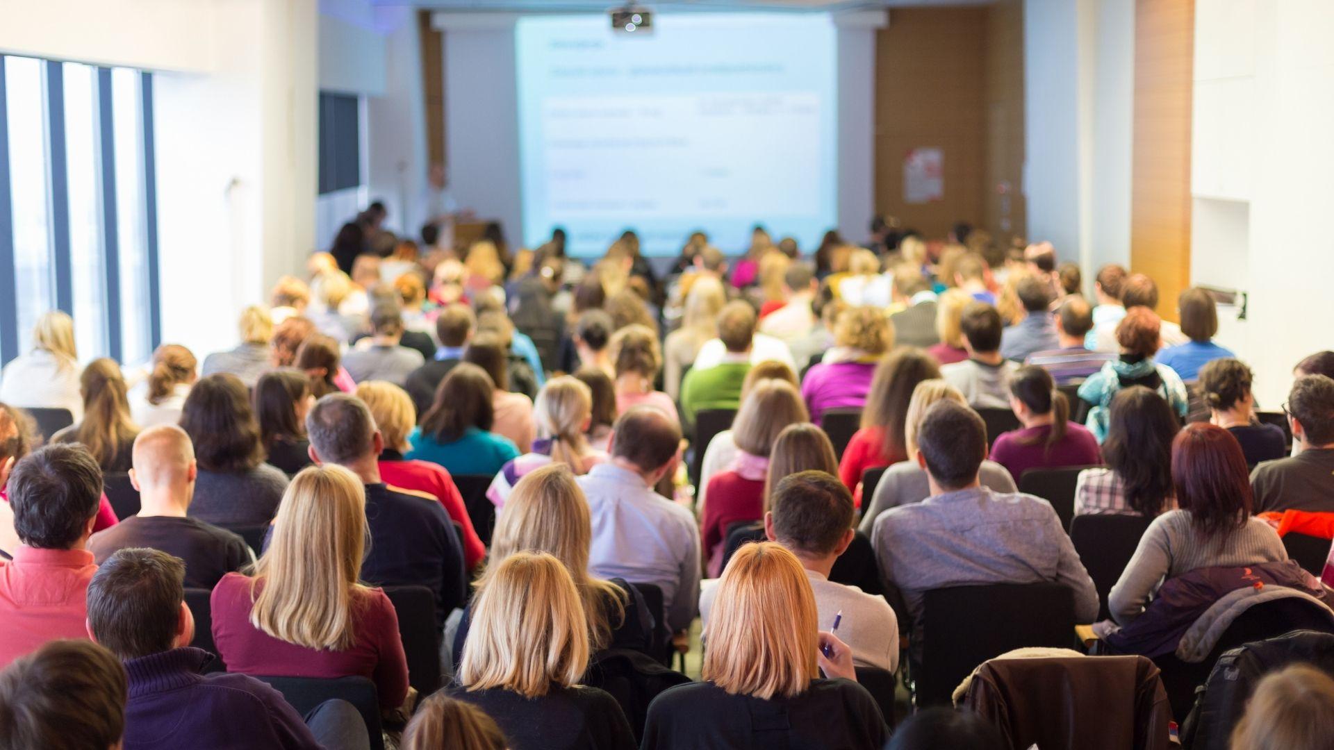 Sotto il mantello – Il potere trasformativo della perdita