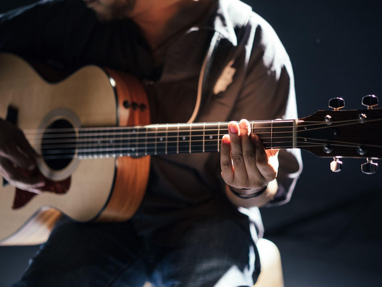 XXI Guitar International