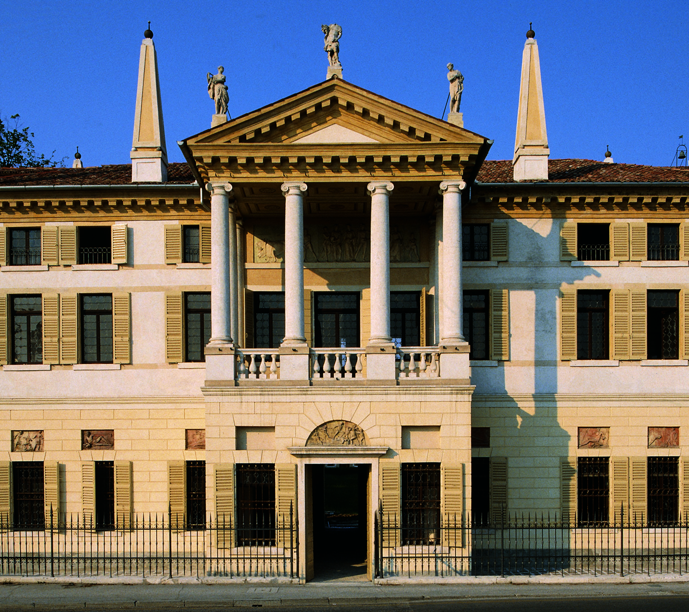 Visita guidata a Villa Foscarini Rossi e al Museo della Calzatura