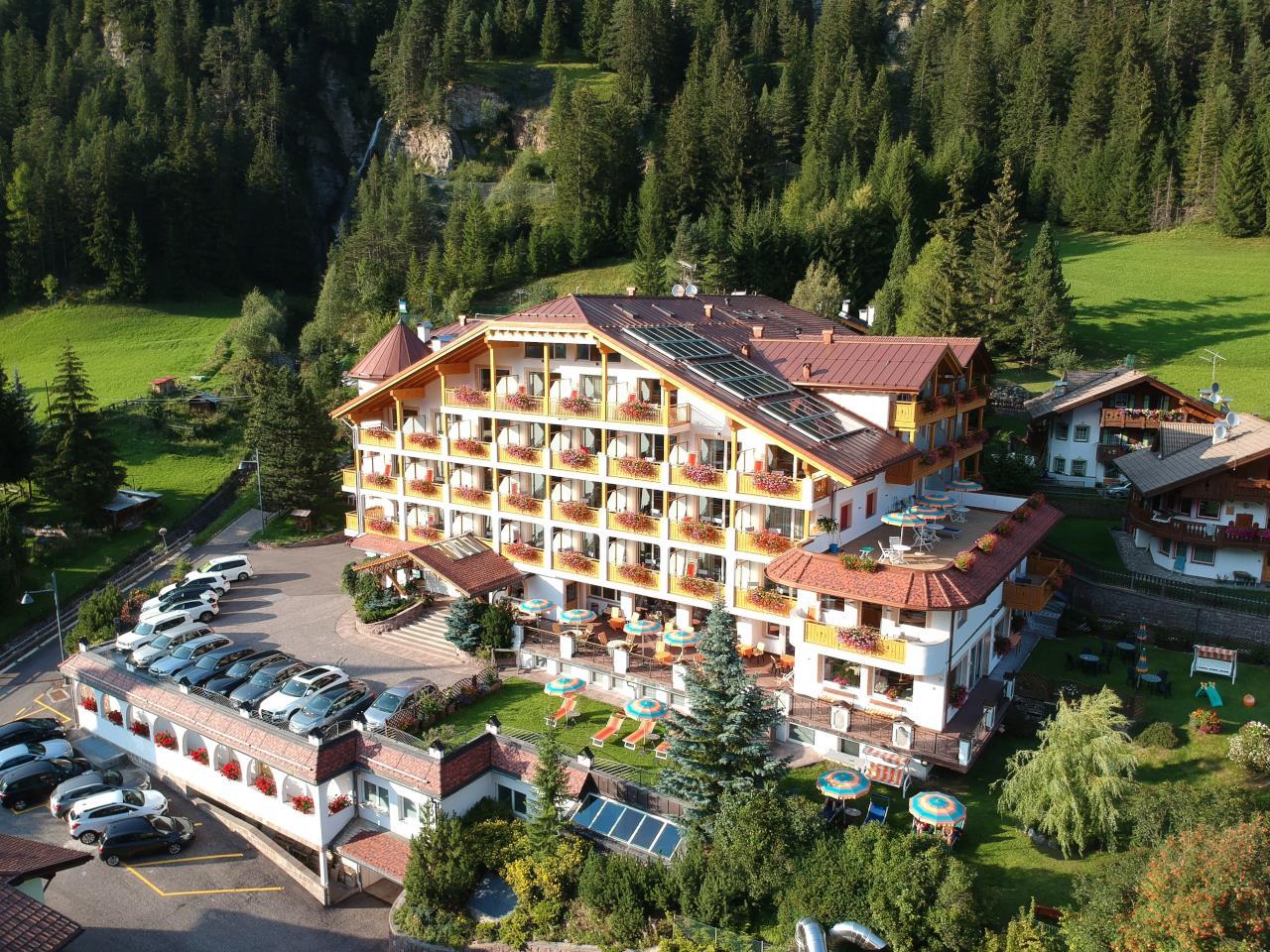 Offizielle Webseite Tourismusverband Fassatal Hotel Cèsa