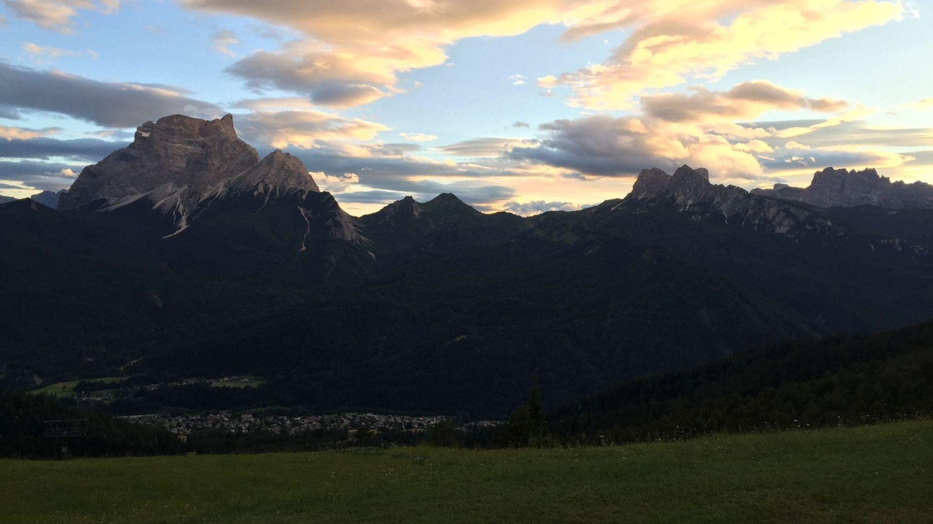 Escursione al tramonto con cena al Rifugio Scotter