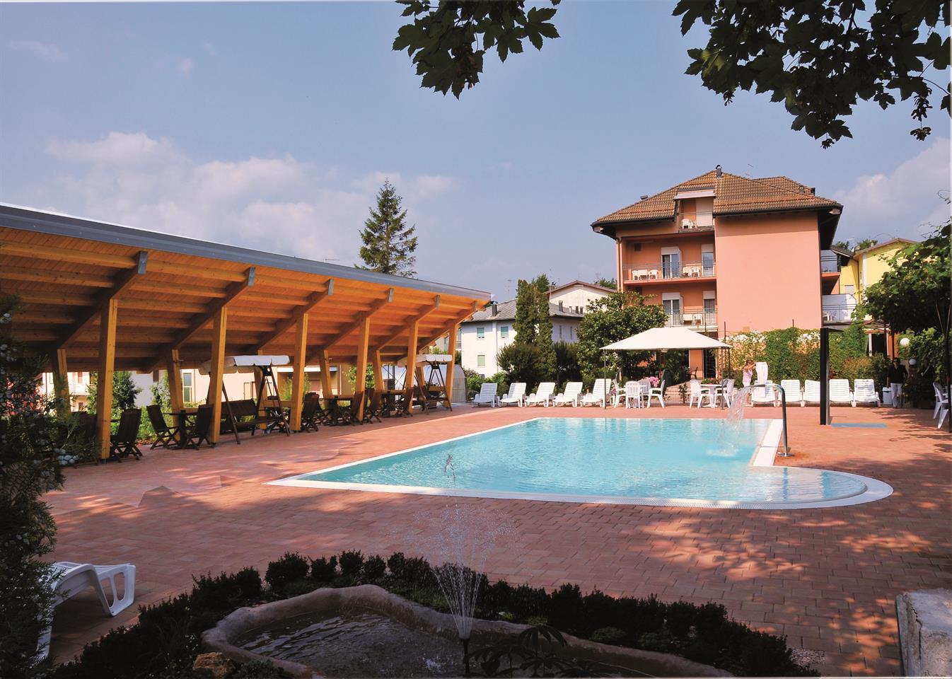 Piscina Hotel Villa Flora