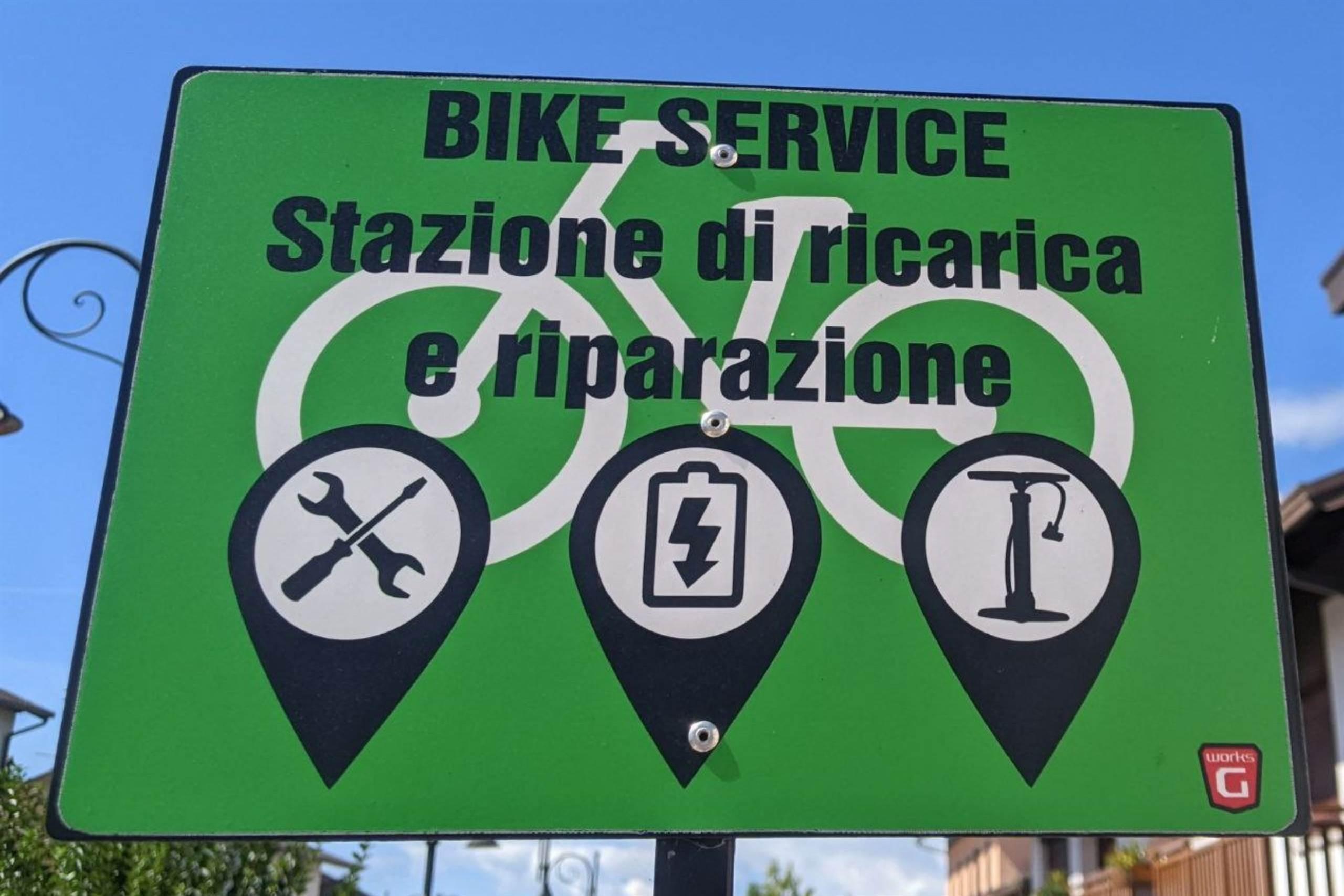 Charging station e-bike e mini officina riparazioni - Mel