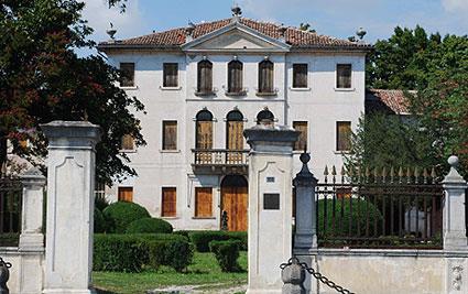Villa Varisco, Levi Morenos