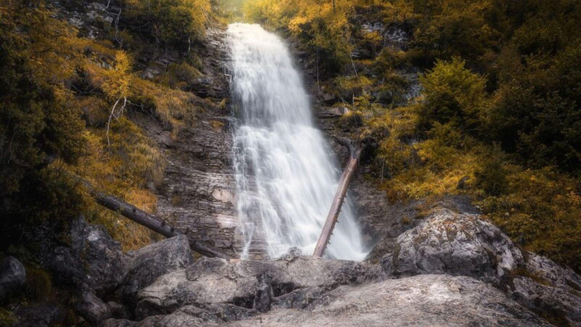 Incanto d’acqua alle gores de Federa con Yolanda