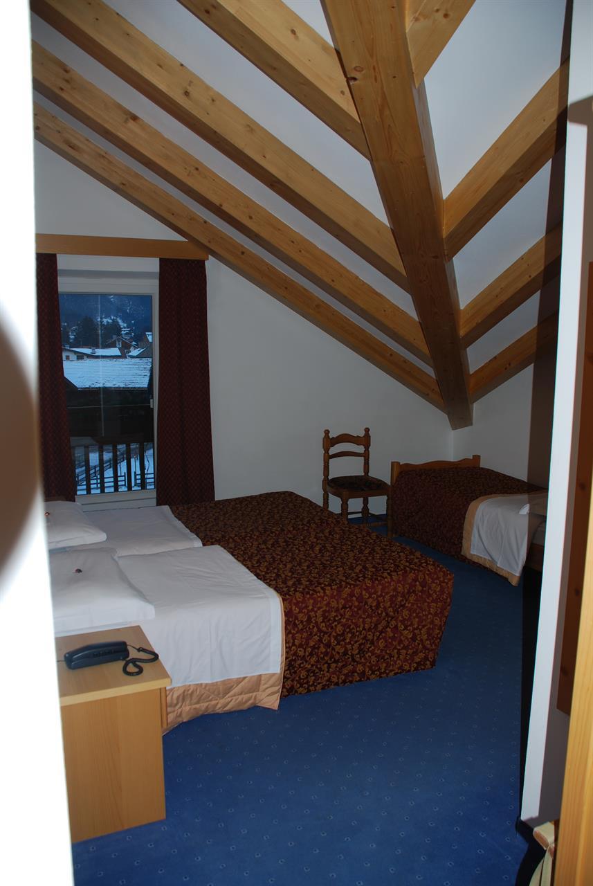 Triple room, shower