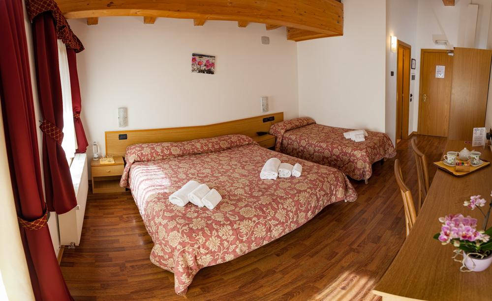 4-bed room, shower, toilet, no smoker