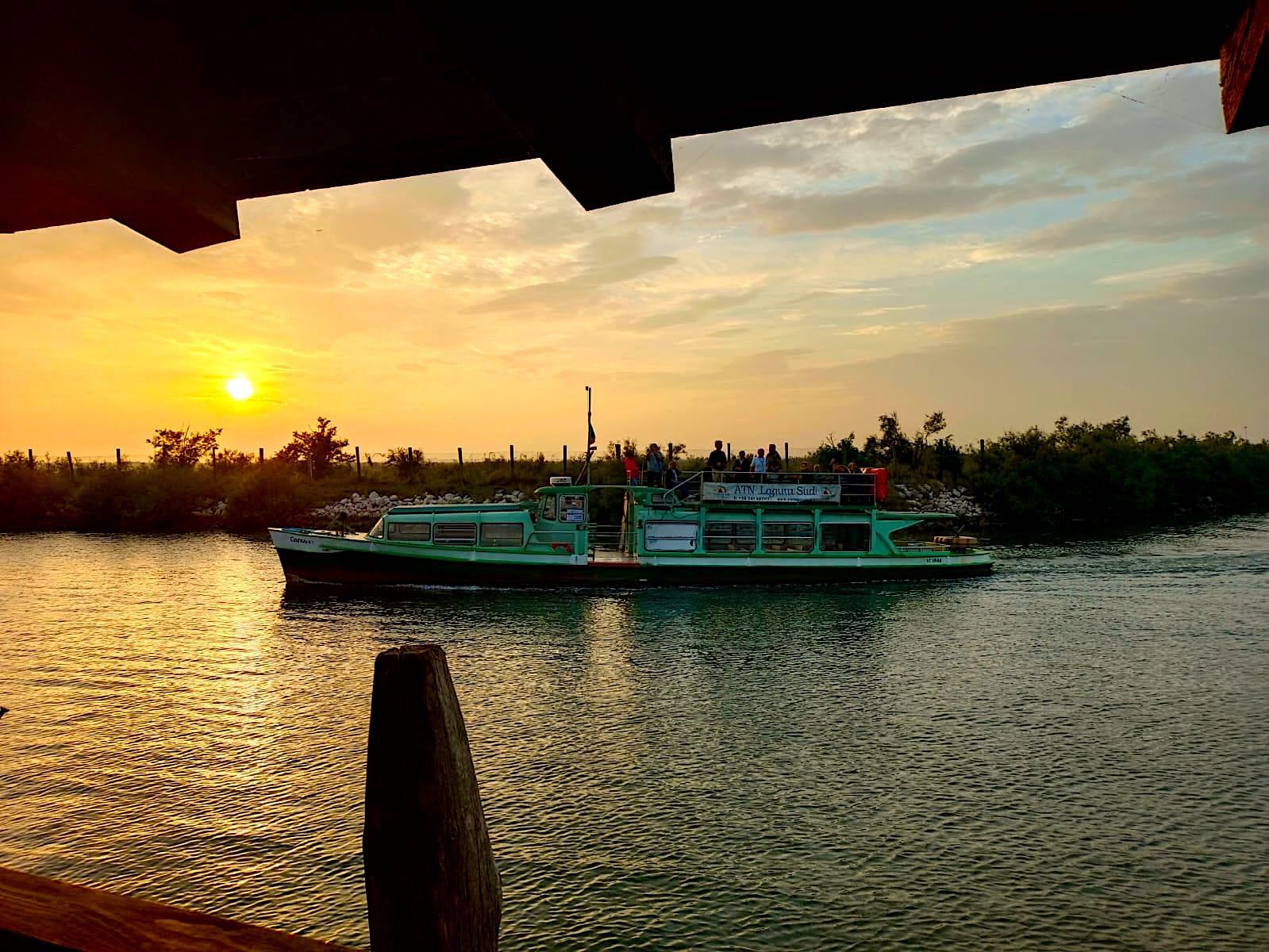 Tramonto in laguna e cena in palafitta