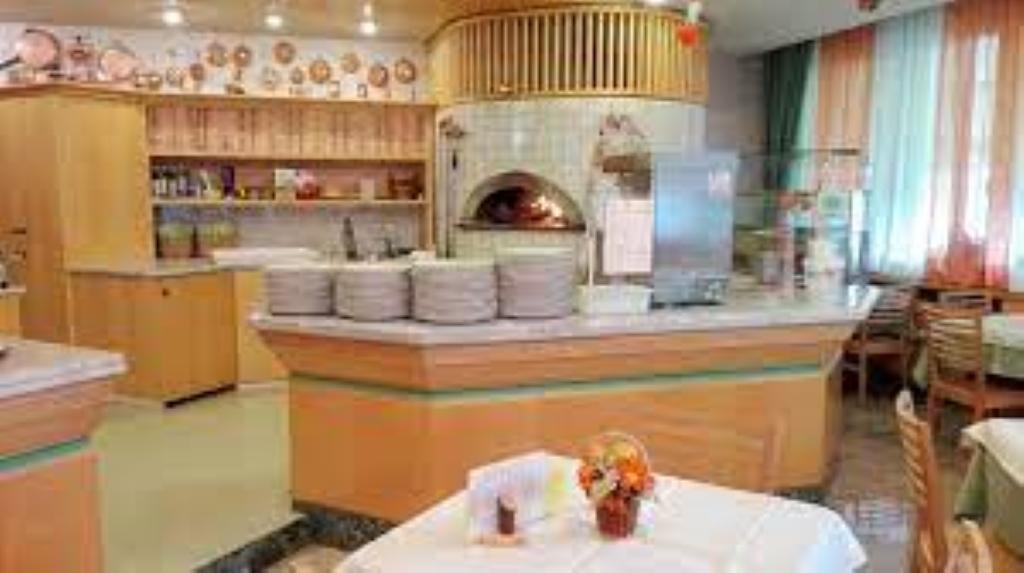 Pizzeria Dora