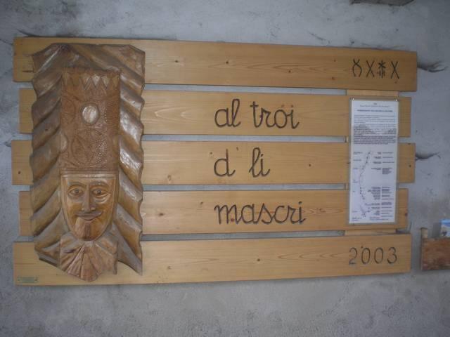 Troi dli mascri