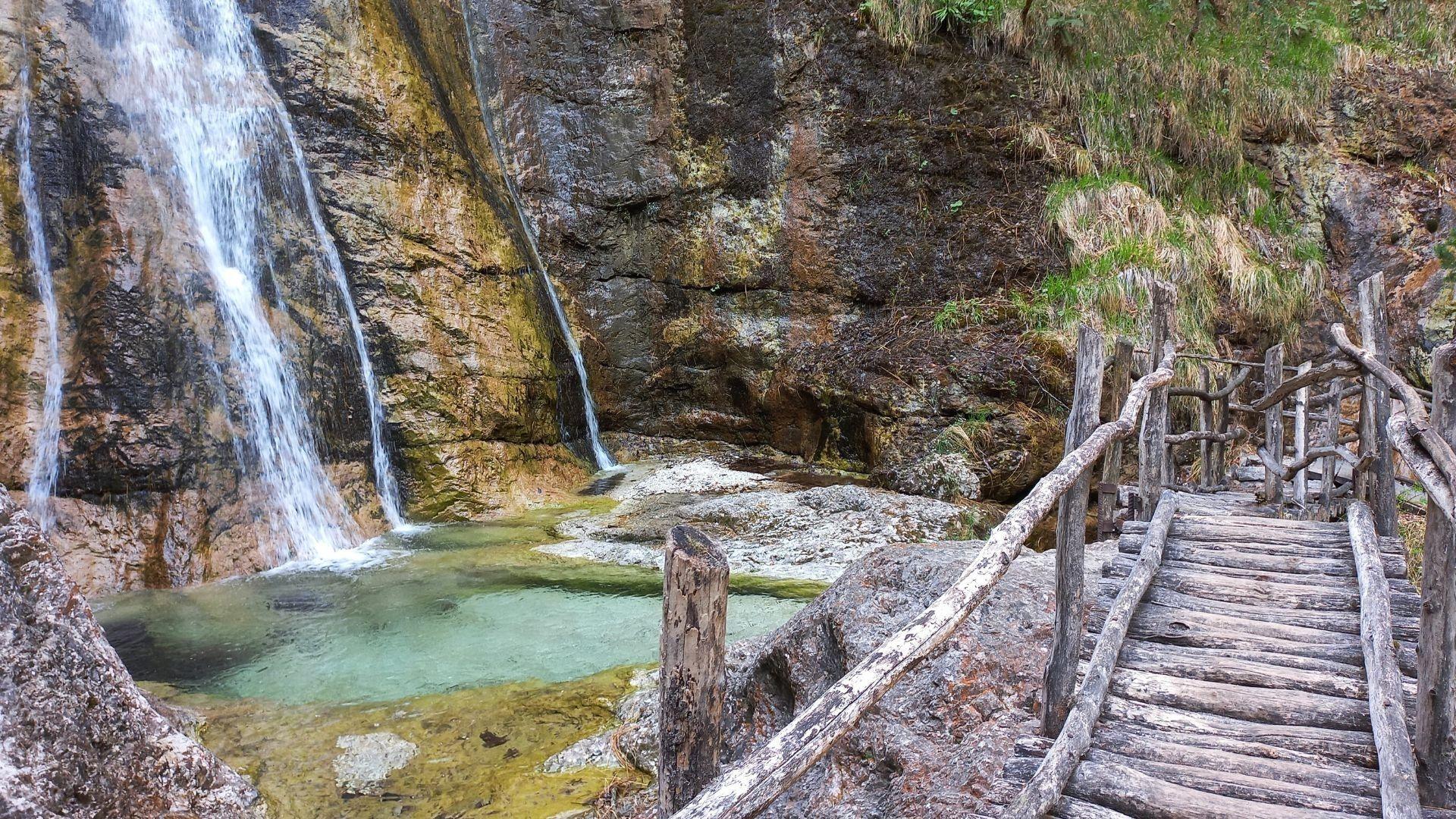 La piana di Agre tra prati, cervi e antiche vie di passaggio con Flò