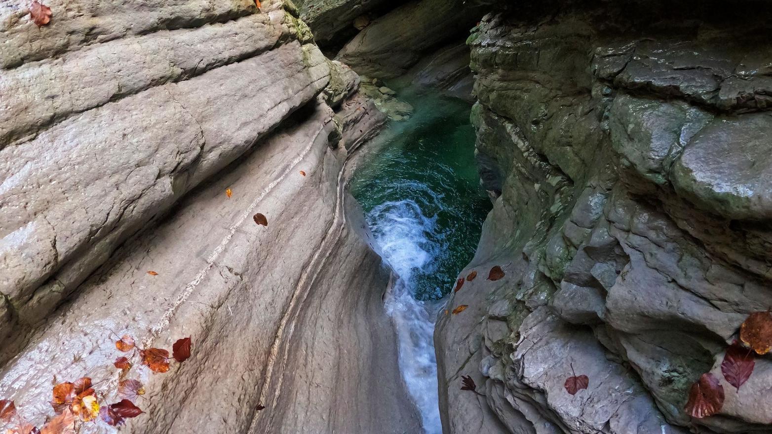 I selvaggi meandri del canyon in Val di Scroa