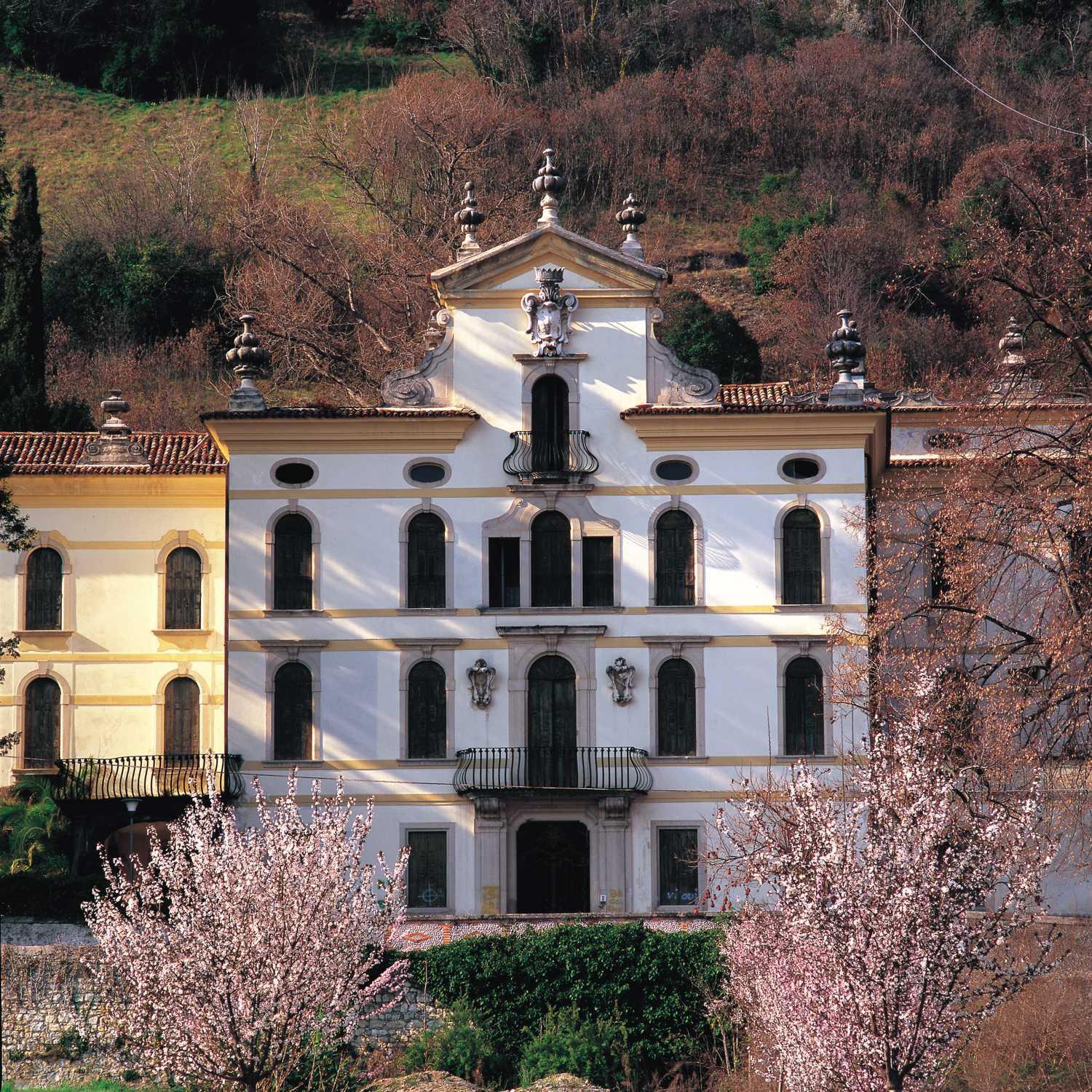 Trekking alla scoperta della città tra antiche ville e residenze signorili