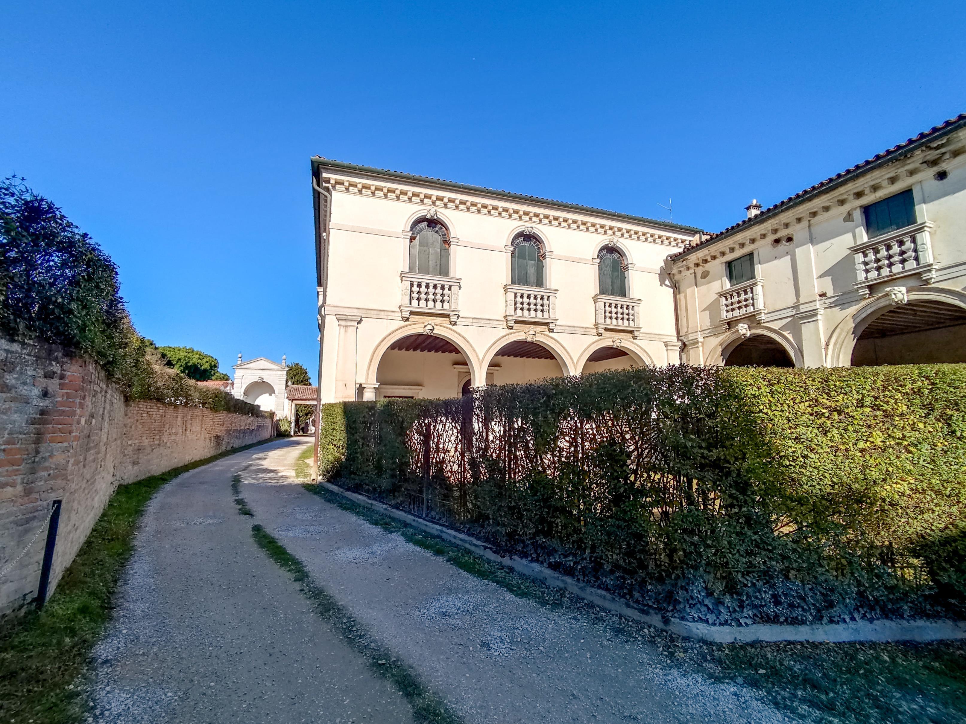 Villa e Barchessa Alessandri