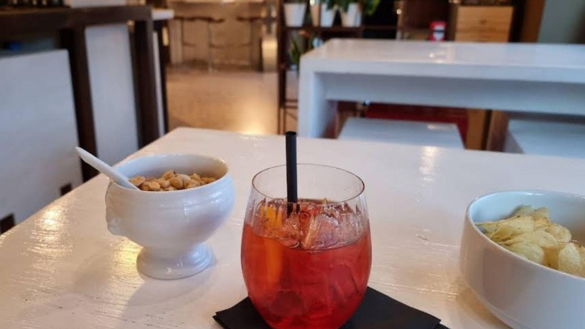 Help Lounge Bar