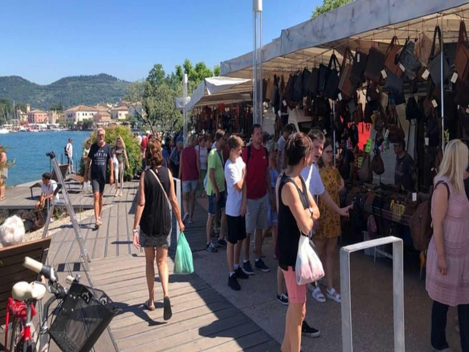 Mercato settimanale a Bardolino