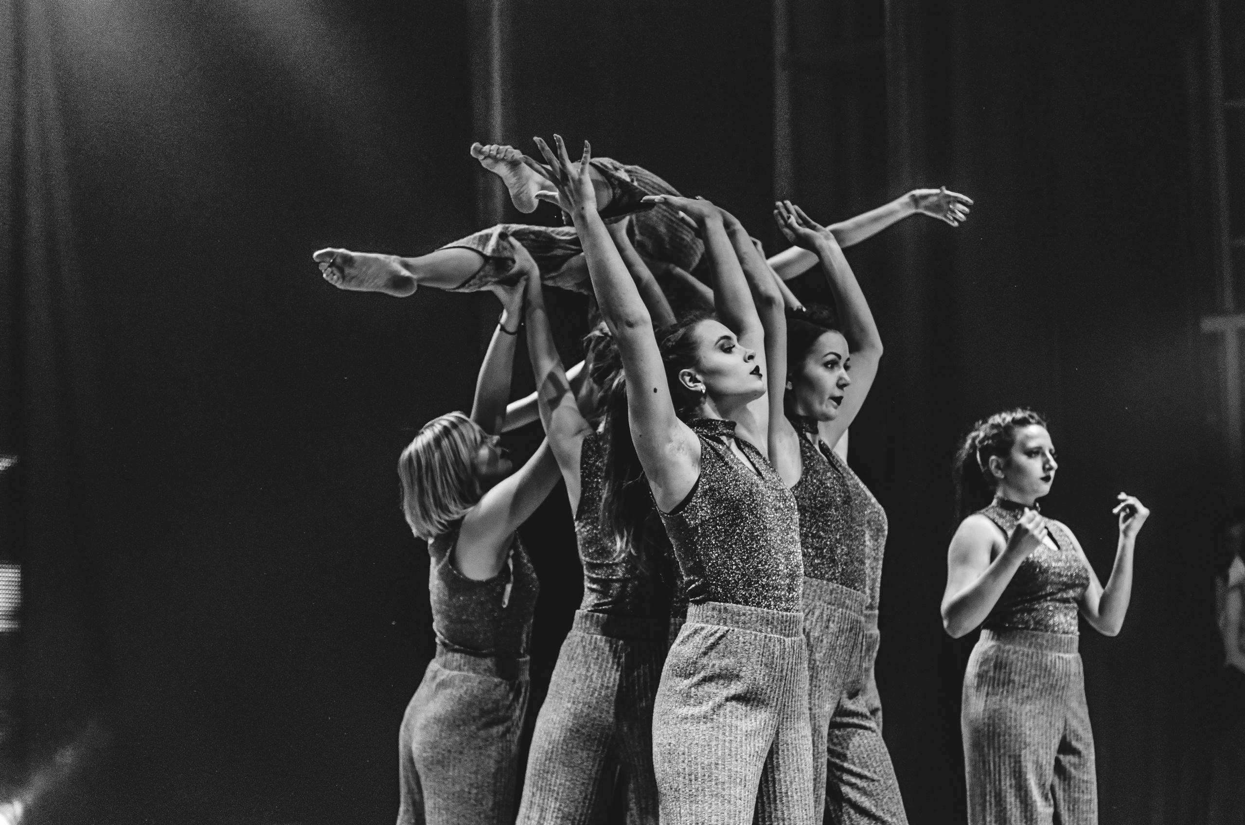 Tersicore danza presenta il saggio di danza moderna