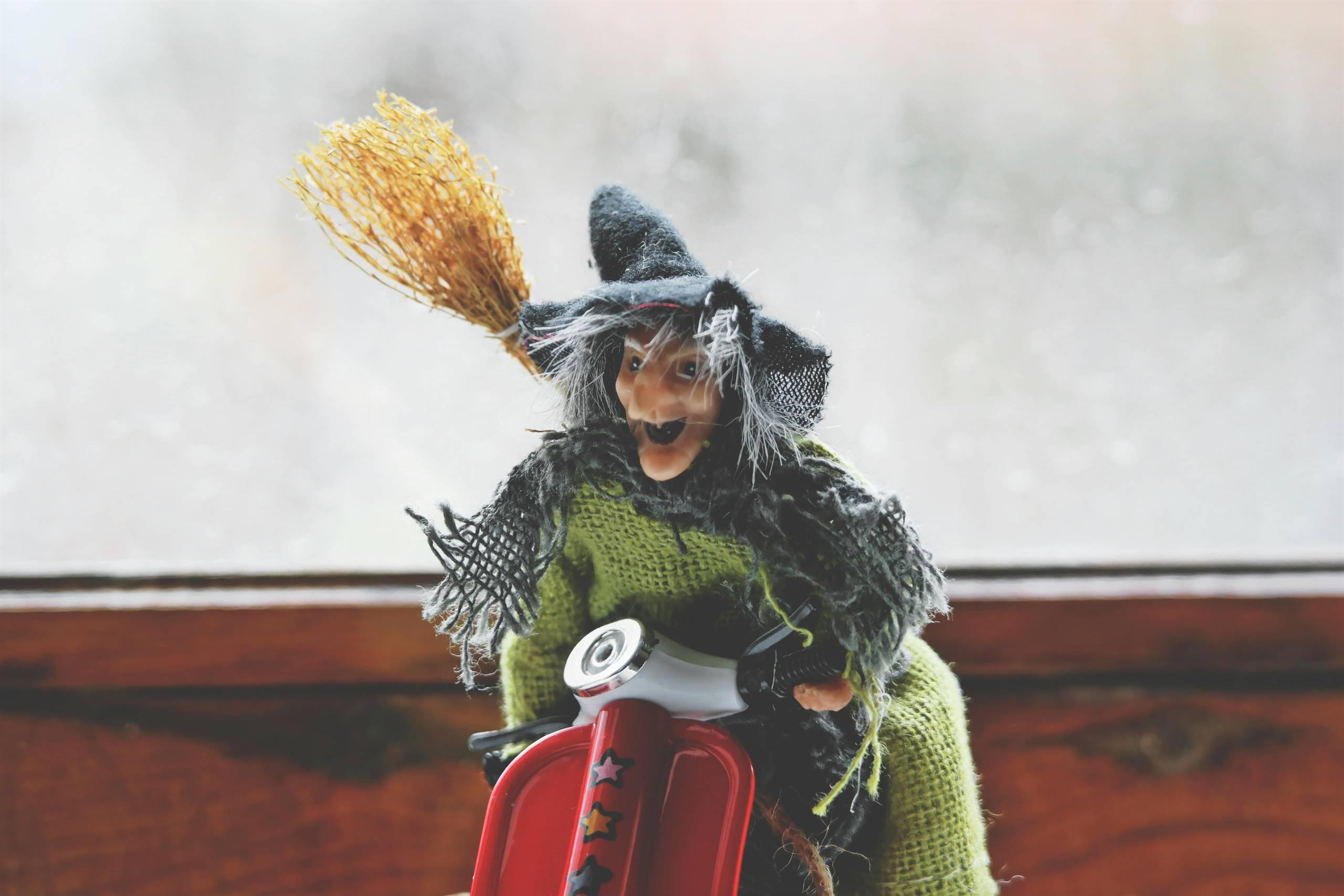 Arriva la BEFANA lungo le vie del Mercatino di Lavarone!