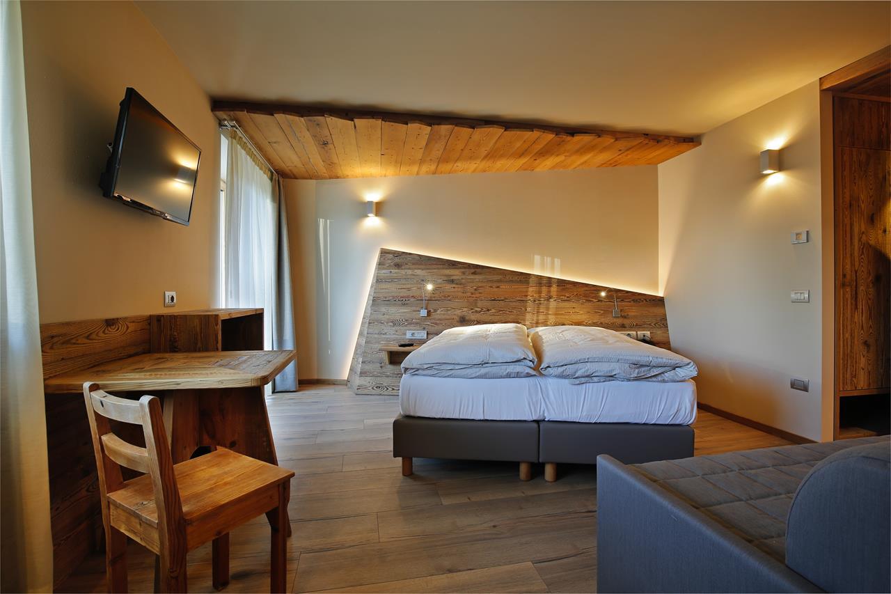 Shared room, shower, toilet, facing the garden