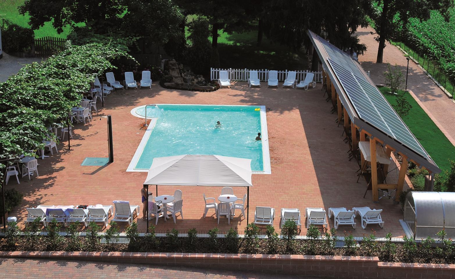 Veduta piscina Hotel Villa Flora