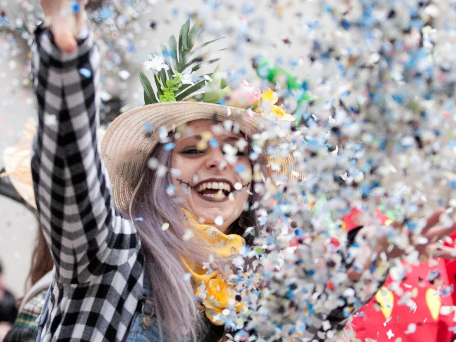 Carnevale, perché si lanciano i coriandoli