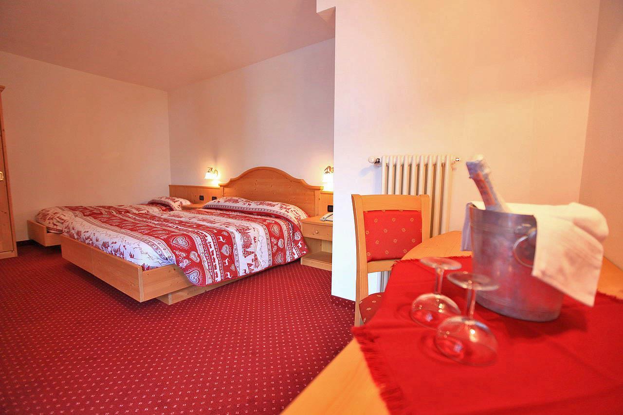 Suite, shower, toilet, superior