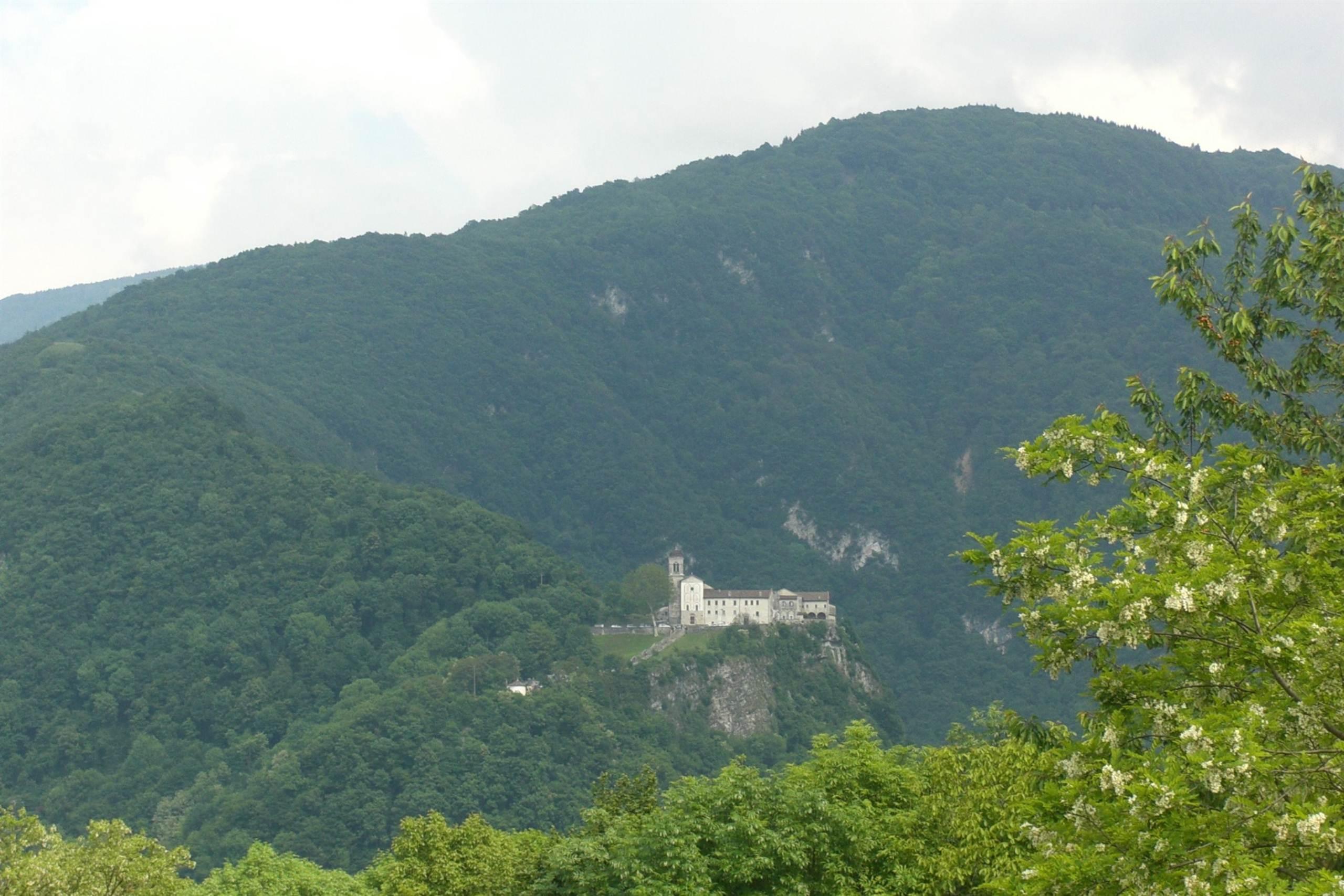 Verso il Santuario dei SS Vittore e Corona - 2
