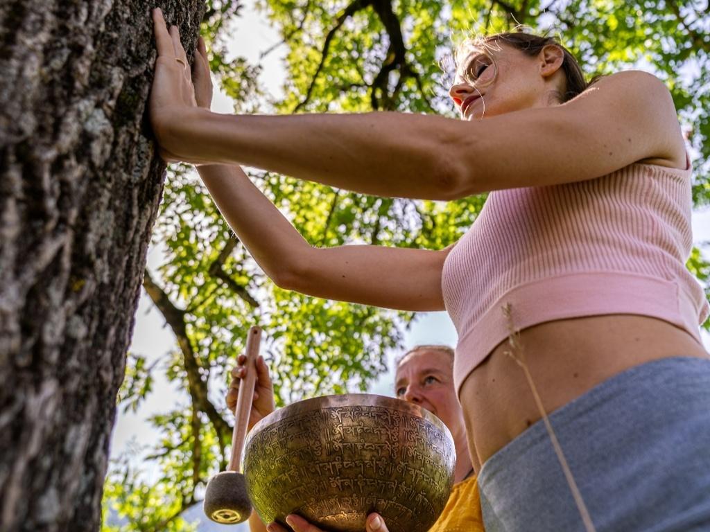 Bagno di bosco con campane tibetane e Qi Gong