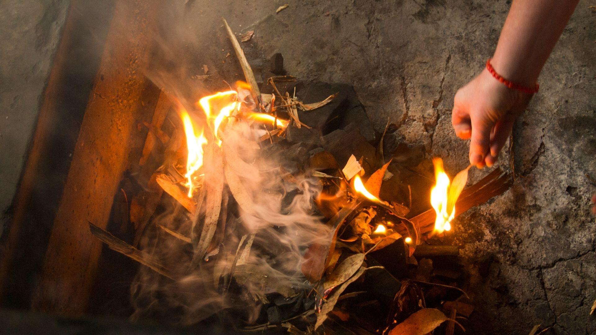 Mani di Terra e Tracce di Fuoco